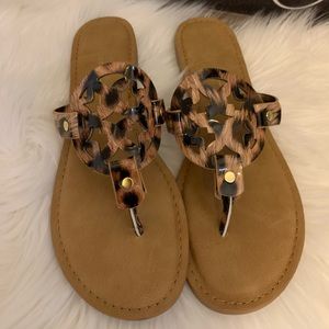 NBW Report sandal.